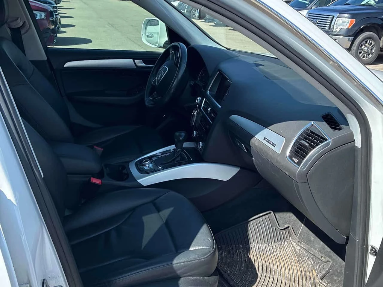 Audi Q5 * 2.0T Progressiv * CARFAX * ЦЕНА ДО БГ, снимка 9 - Автомобили и джипове - 54142957