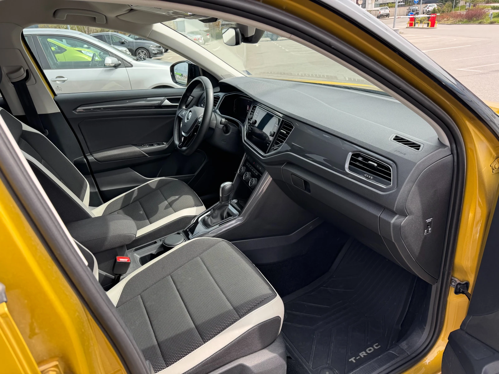 VW T-Roc, снимка 10 - Автомобили и джипове - 54221674