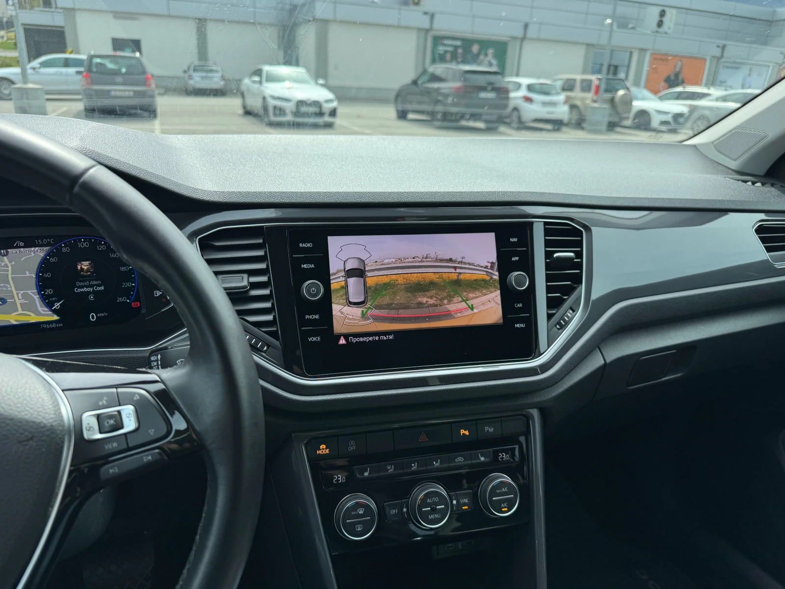 VW T-Roc, снимка 8 - Автомобили и джипове - 54221674