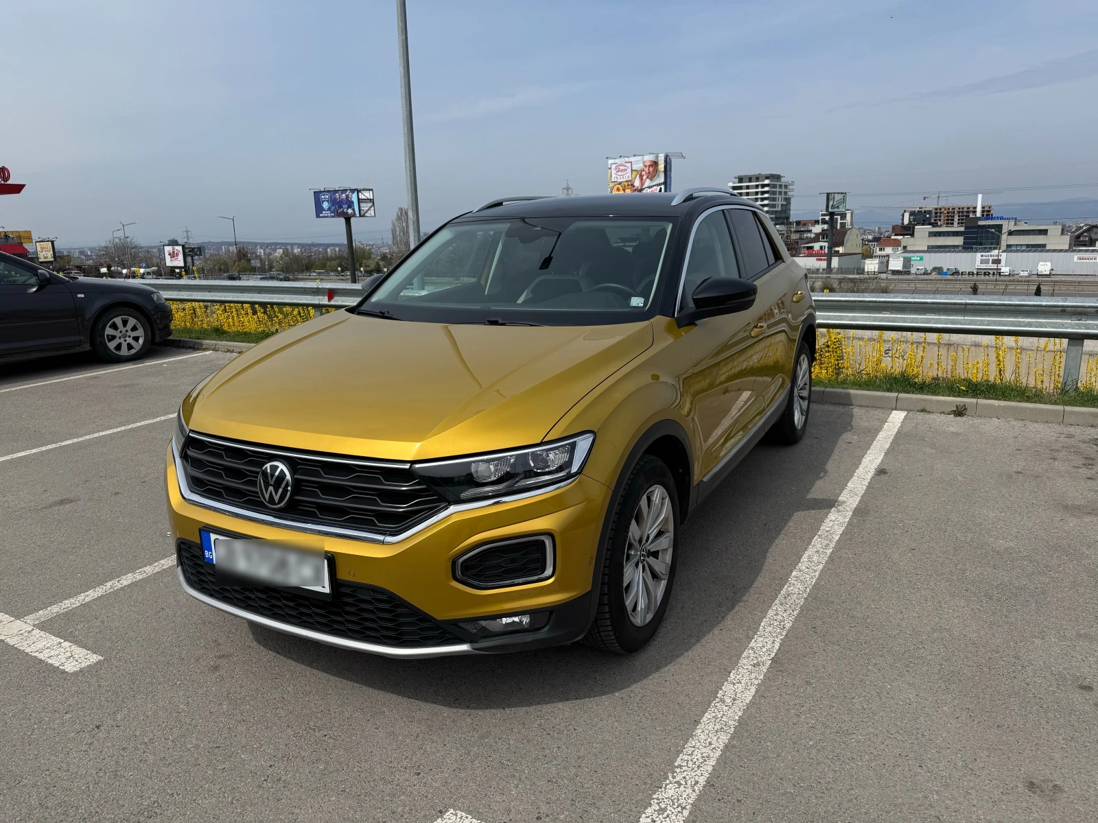 VW T-Roc, снимка 3 - Автомобили и джипове - 54221674