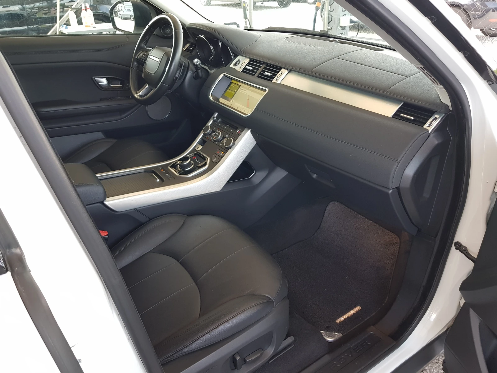 Land Rover Range Rover Evoque FACELIFT/MERIDIAN/360 КАМЕРИ/БИ-КОЛОР, снимка 11 - Автомобили и джипове - 54508882