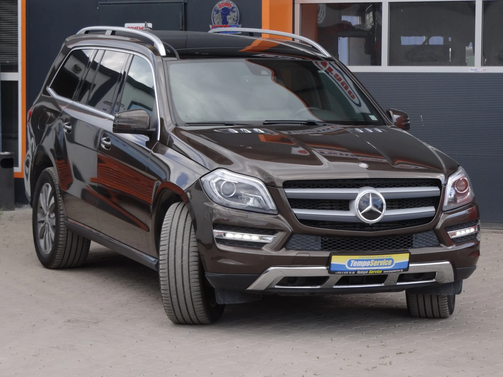 Mercedes-Benz GL 350 Bluetec /4matic/Auto/Koja/Navi/Distronic/Panorama/, снимка 7 - Автомобили и джипове - 54751544