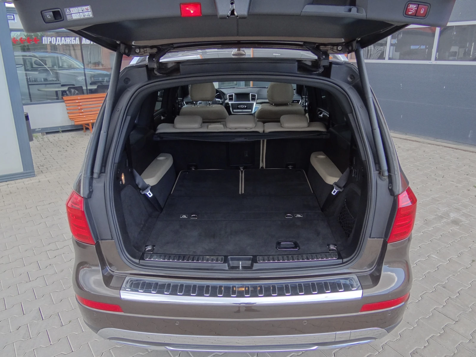 Mercedes-Benz GL 350 Bluetec /4matic/Auto/Koja/Navi/Distronic/Panorama/, снимка 15 - Автомобили и джипове - 54751544