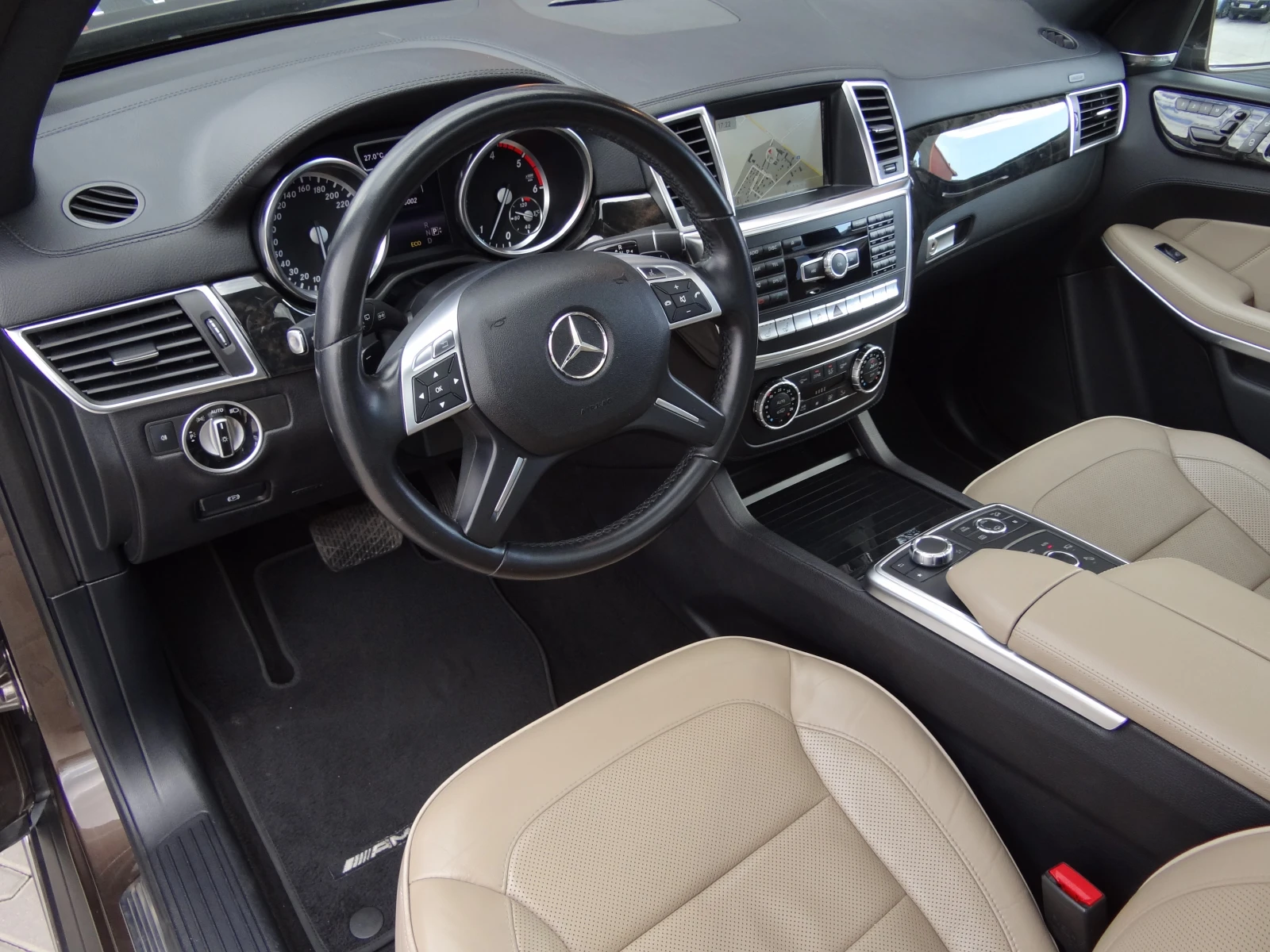 Mercedes-Benz GL 350 Bluetec /4matic/Auto/Koja/Navi/Distronic/Panorama/, снимка 8 - Автомобили и джипове - 54751544