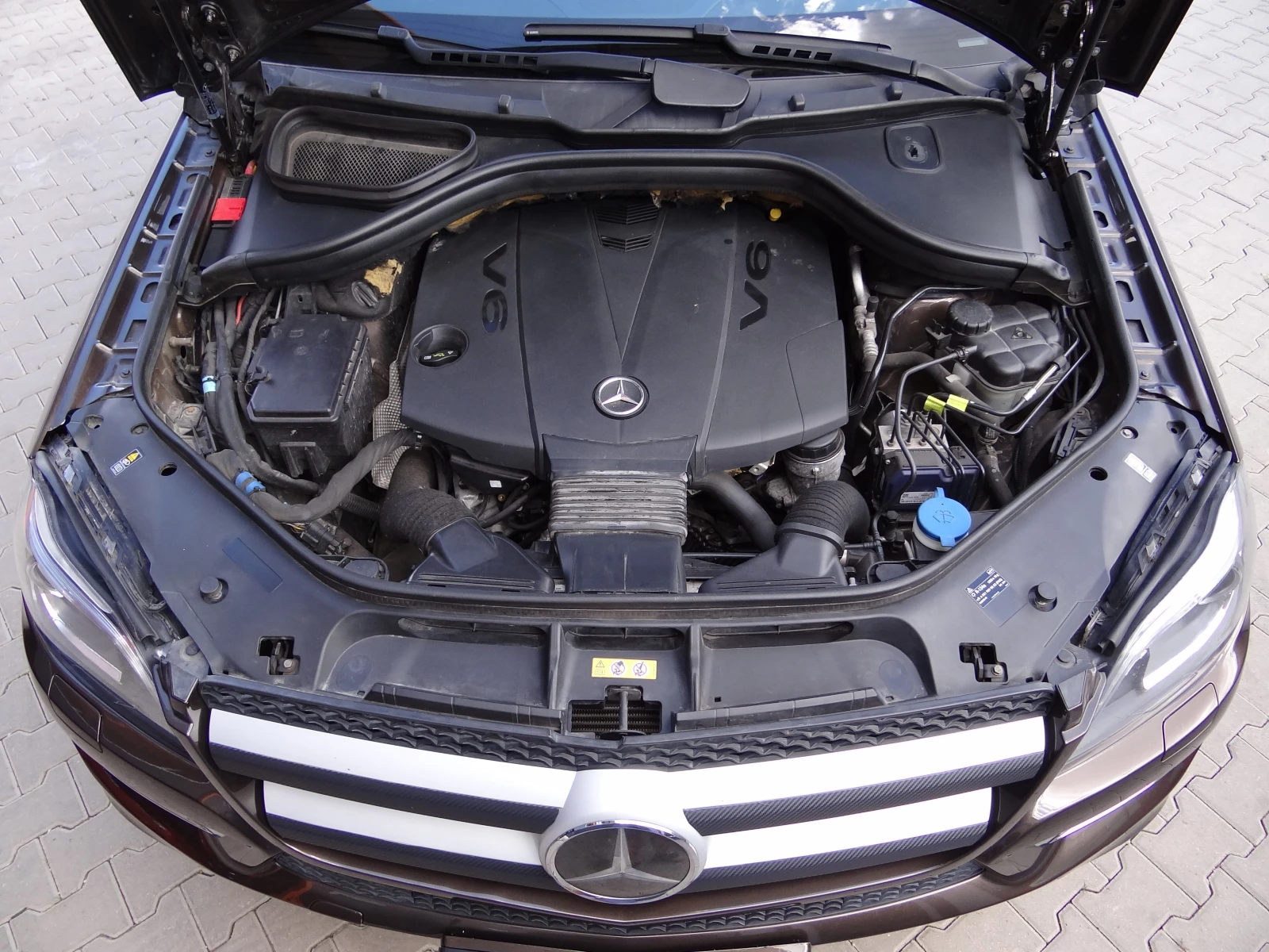Mercedes-Benz GL 350 Bluetec /4matic/Auto/Koja/Navi/Distronic/Panorama/, снимка 16 - Автомобили и джипове - 54751544