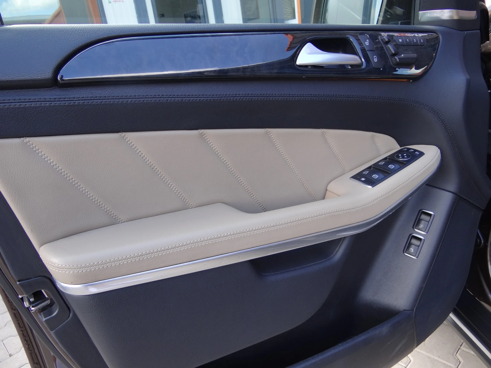Mercedes-Benz GL 350 Bluetec /4matic/Auto/Koja/Navi/Distronic/Panorama/, снимка 14 - Автомобили и джипове - 54751544