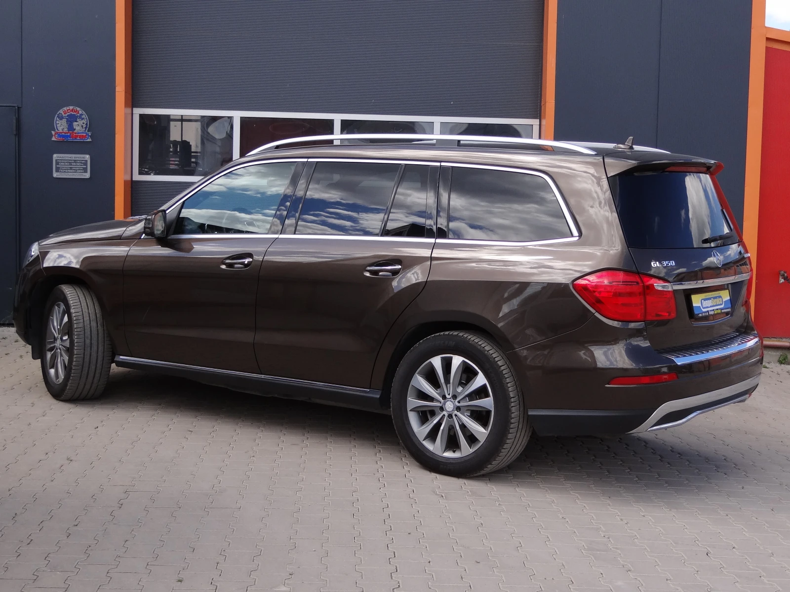 Mercedes-Benz GL 350 Bluetec /4matic/Auto/Koja/Navi/Distronic/Panorama/, снимка 3 - Автомобили и джипове - 54751544