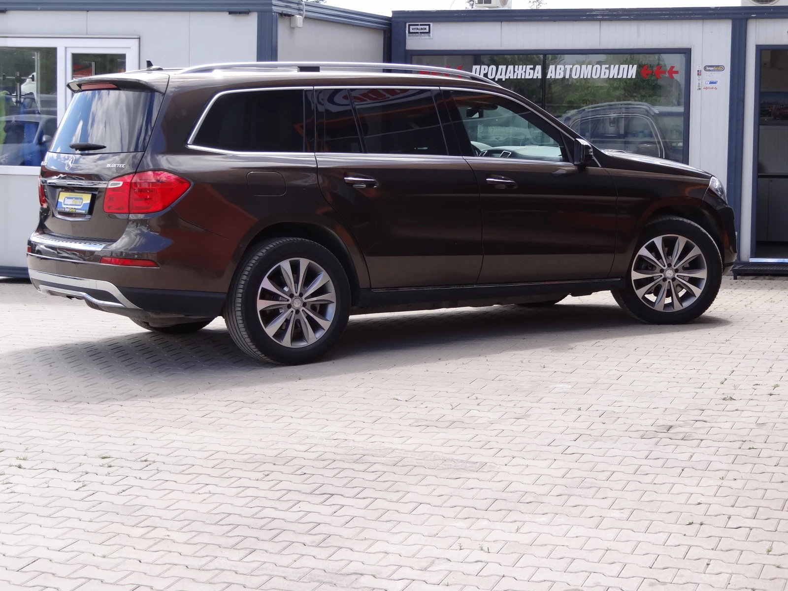 Mercedes-Benz GL 350 Bluetec /4matic/Auto/Koja/Navi/Distronic/Panorama/, снимка 5 - Автомобили и джипове - 54751544