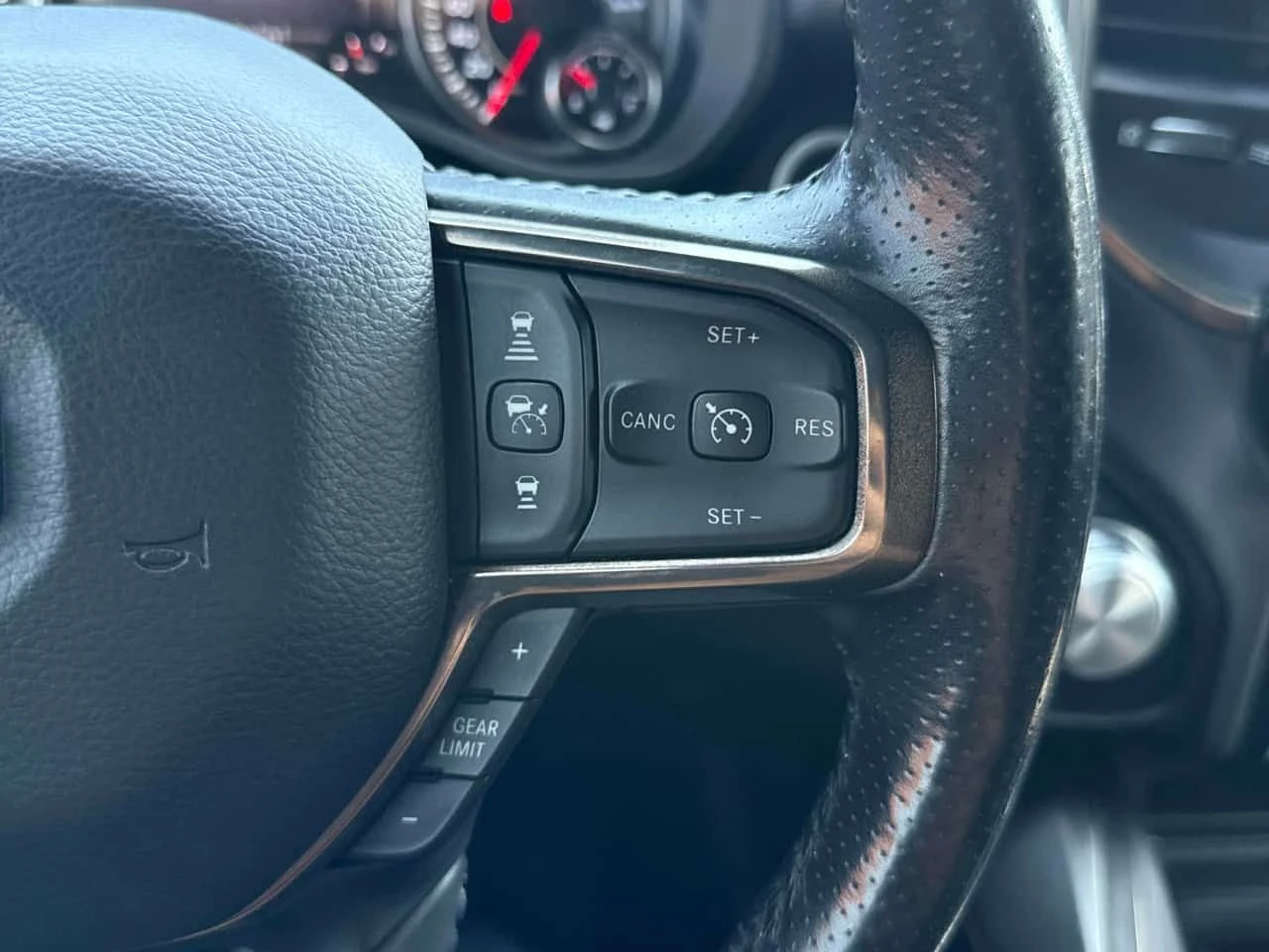 Dodge RAM 1500 * Sport * CARFAX * ЦЕНА ДО БГ, снимка 12 - Автомобили и джипове - 55259828