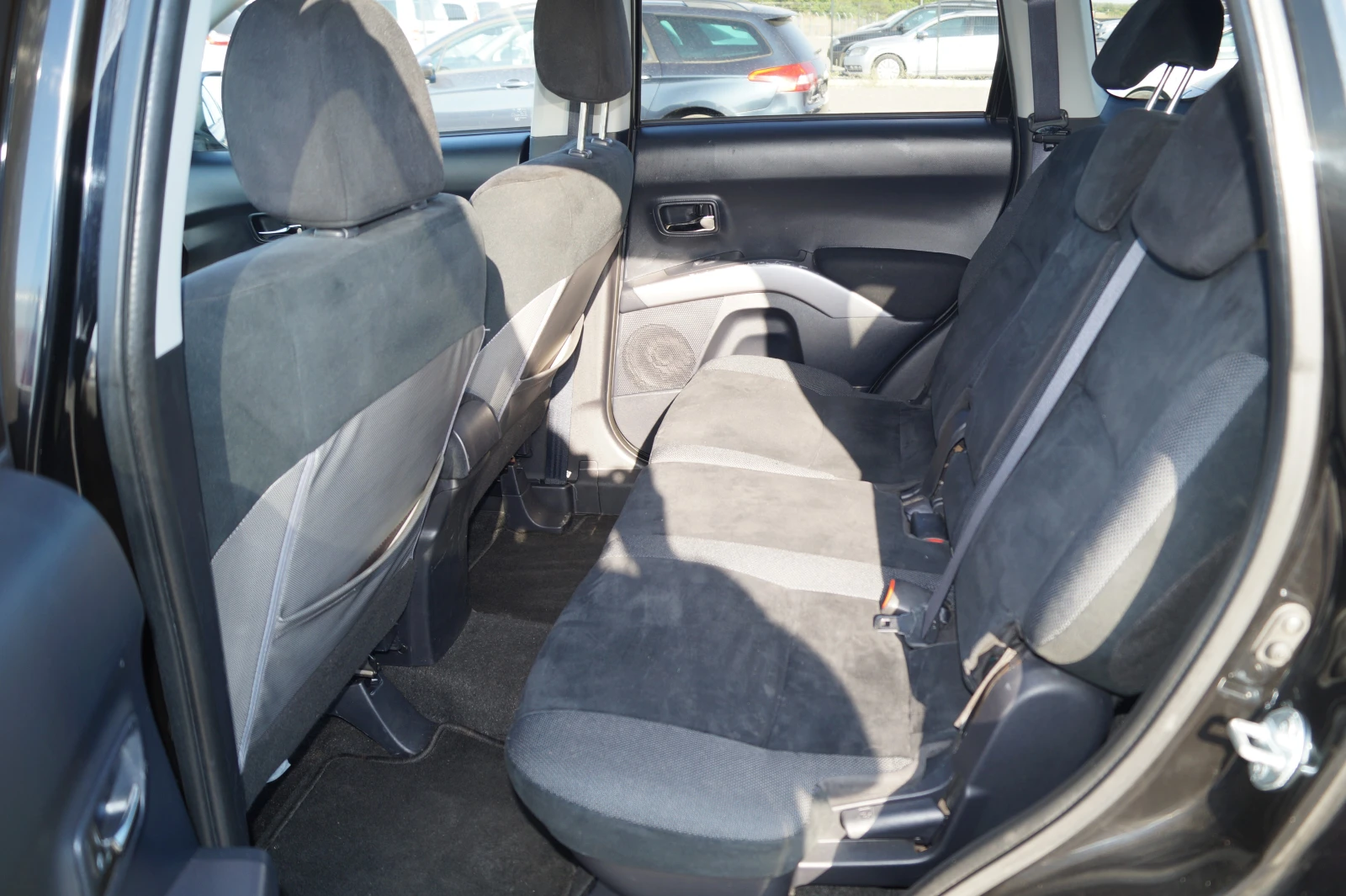 Mitsubishi Outlander 2.4i, снимка 9 - Автомобили и джипове - 55910591
