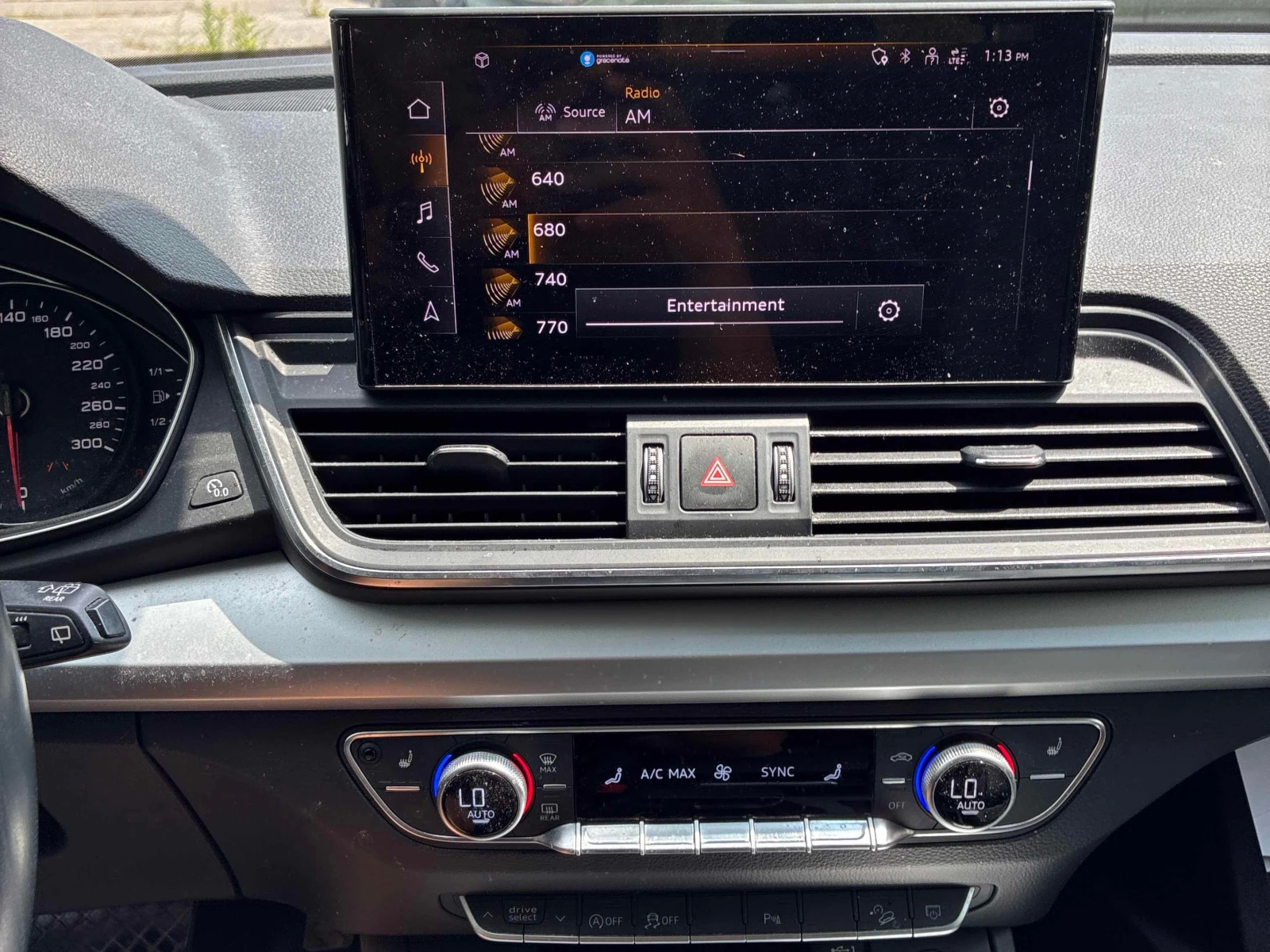 Audi Q5  Komfort / DISTRONIC / CARFAX / АВТОКРЕДИТ , снимка 9 - Автомобили и джипове - 55948437
