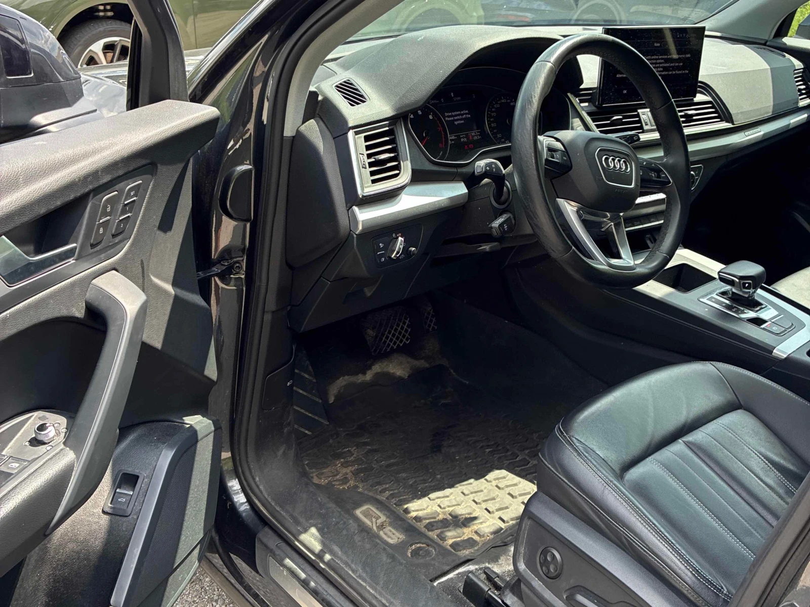 Audi Q5  Komfort / DISTRONIC / CARFAX / АВТОКРЕДИТ , снимка 5 - Автомобили и джипове - 55948437