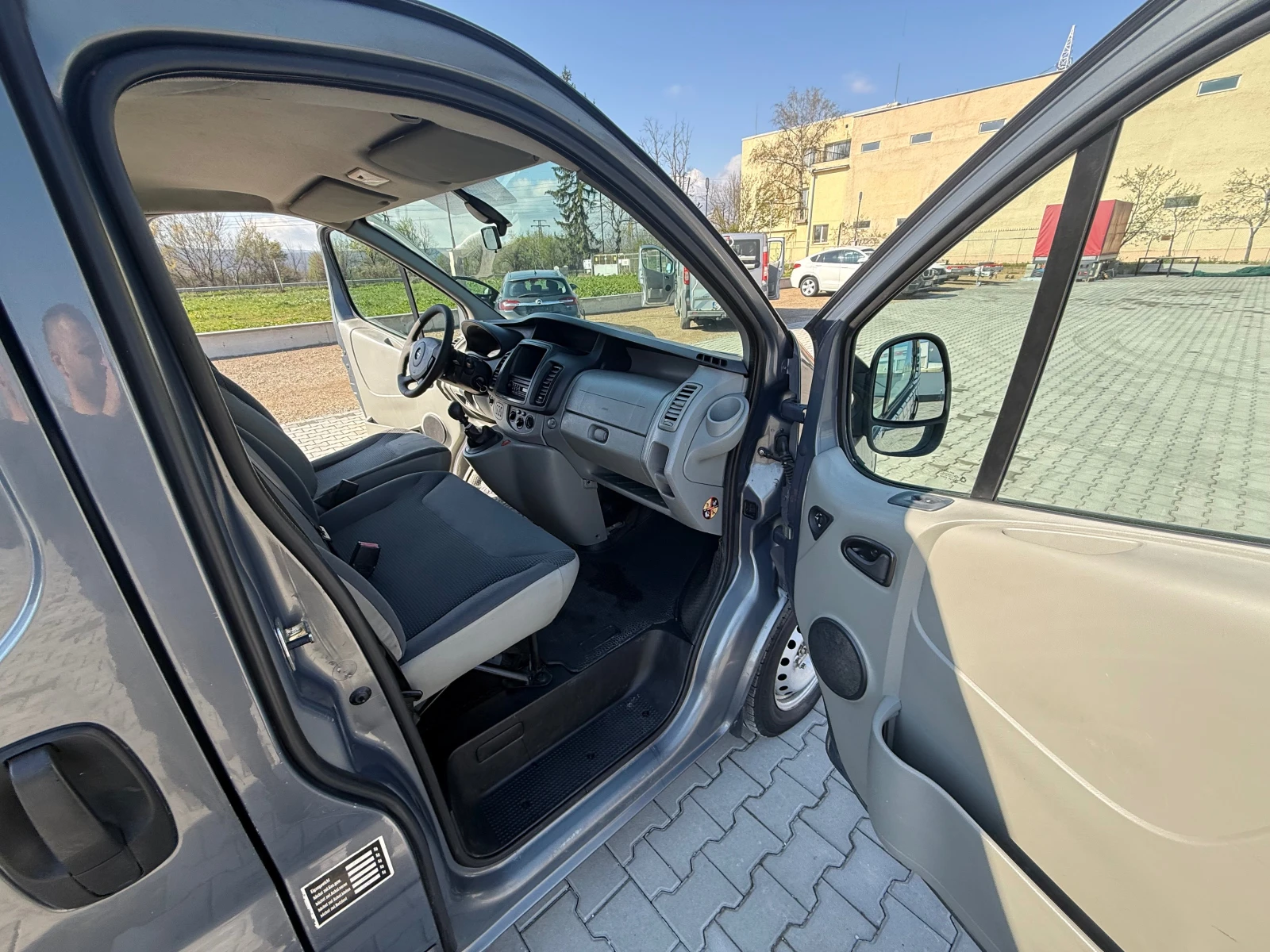 Opel Vivaro 2.0* 115КС* КЛИМАТИК* ТЕМПОМАТ*  - изображение 8