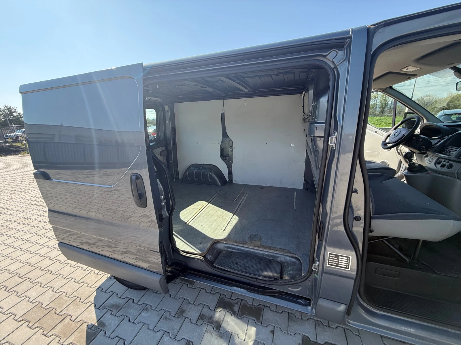Opel Vivaro 2.0* 115КС* КЛИМАТИК* ТЕМПОМАТ*  - изображение 9