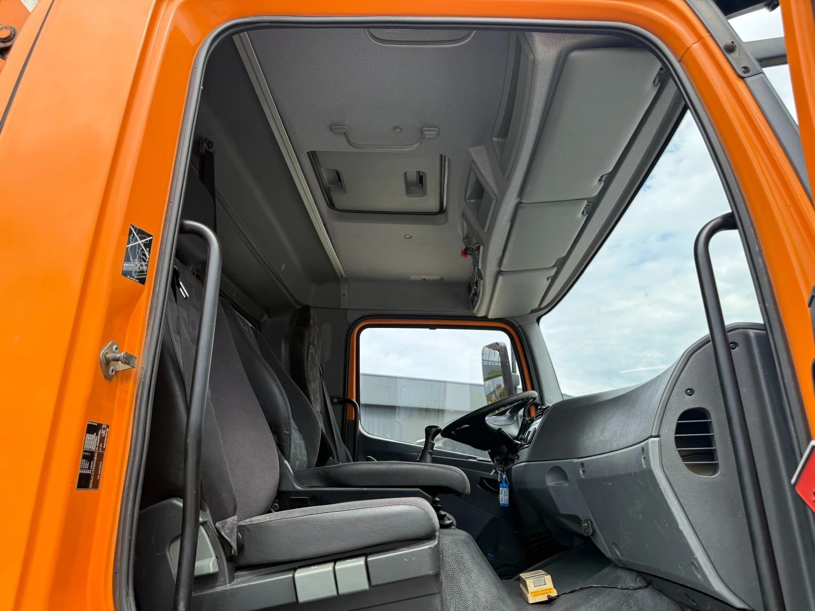 Mercedes-Benz Actros Axor 1829 Bluetec5 4x4 Самосвал с кран , снимка 9 - Камиони - 54456982