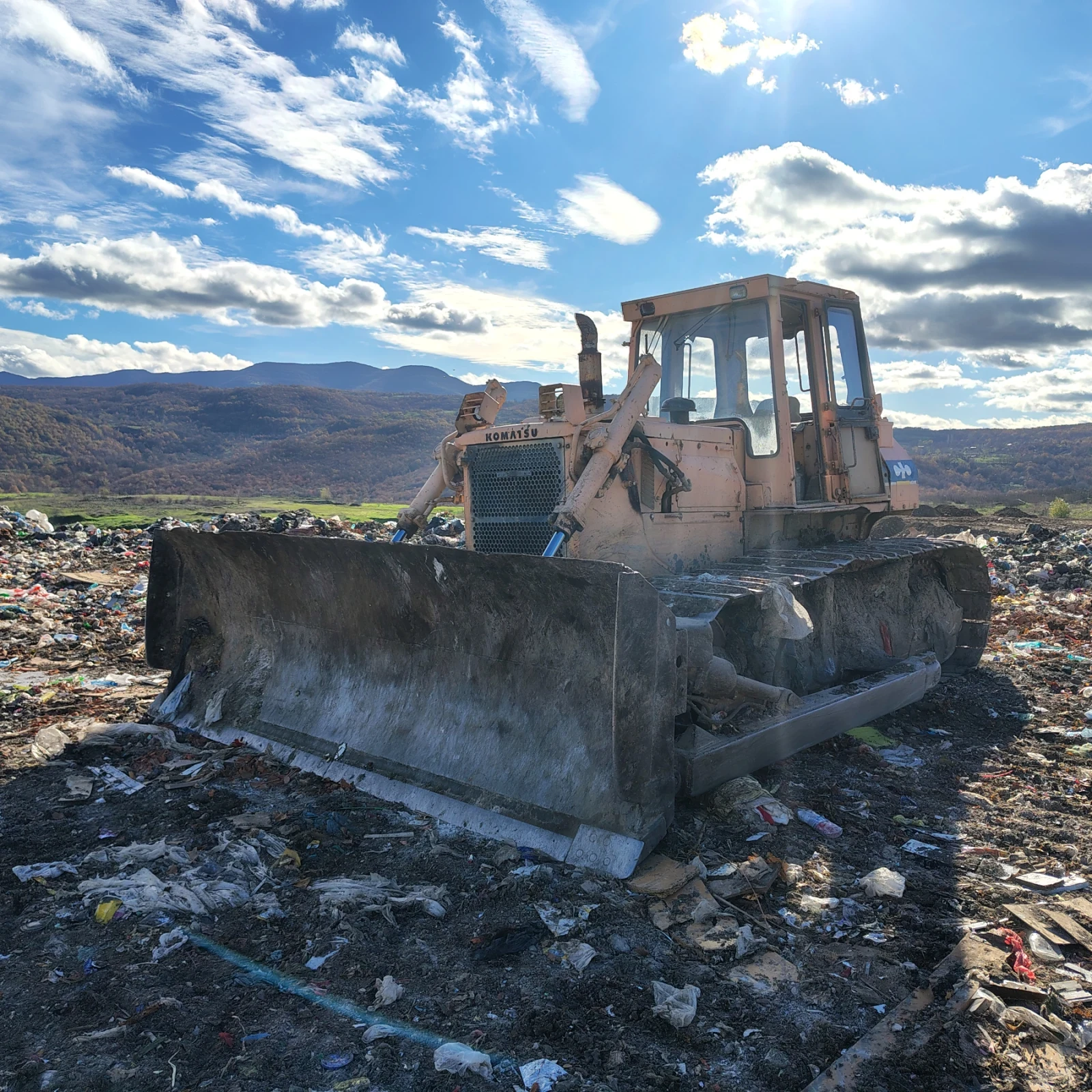 Булдозер Komatsu D65, снимка 1