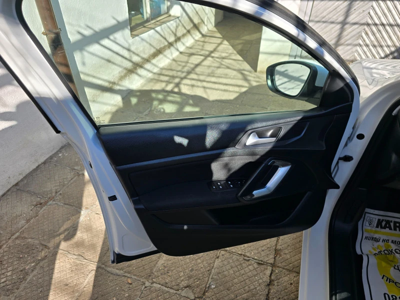 Peugeot 308 Break BlueHDi 100 S&S , снимка 11 - Автомобили и джипове - 49187552