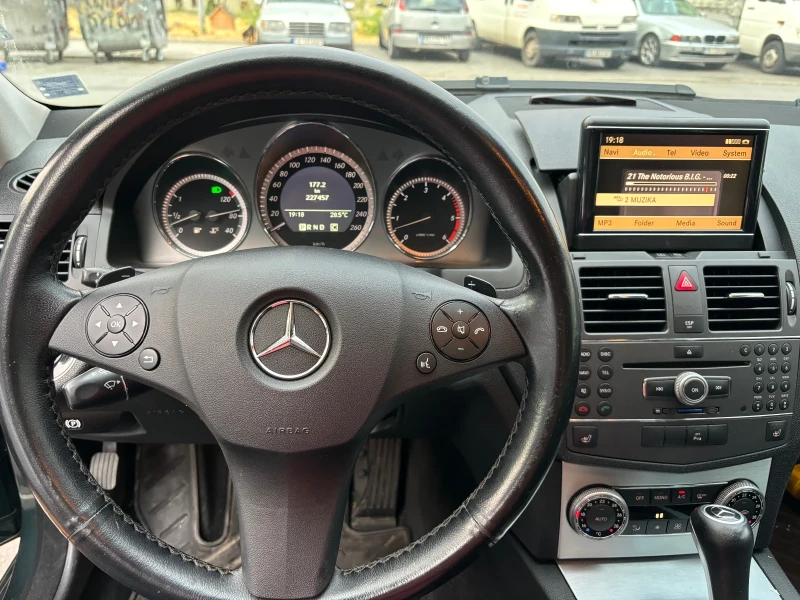 Mercedes-Benz C 350, снимка 17 - Автомобили и джипове - 47370469