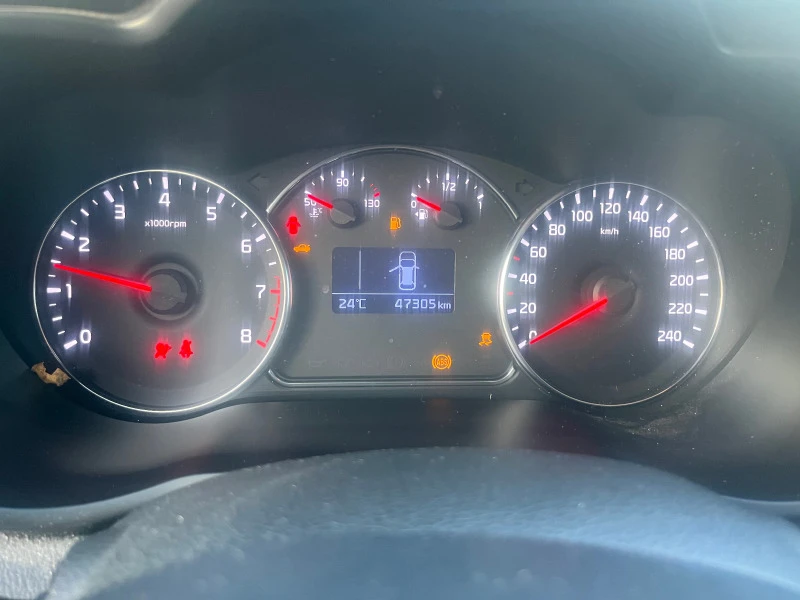 Kia Carens 47000 km !!!!, снимка 11 - Автомобили и джипове - 46749929