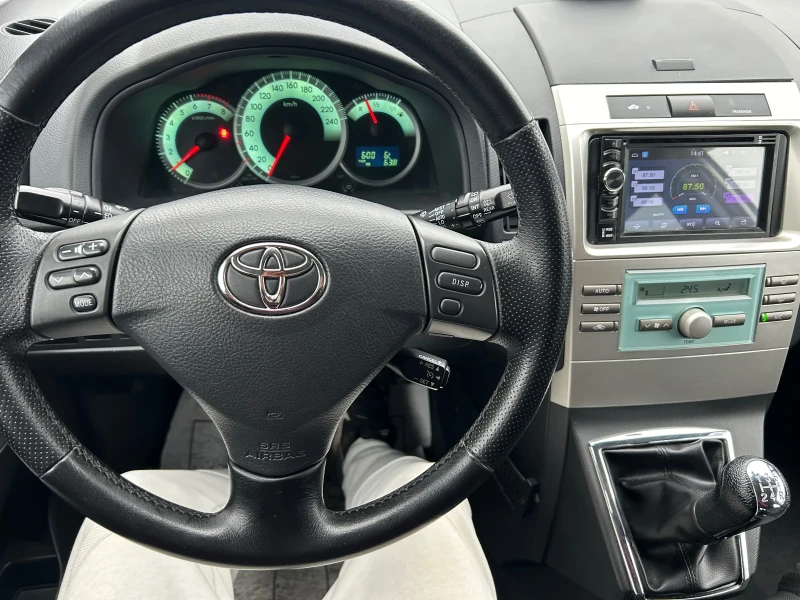 Toyota Corolla verso 6+ 1 Места , снимка 10 - Автомобили и джипове - 47971102