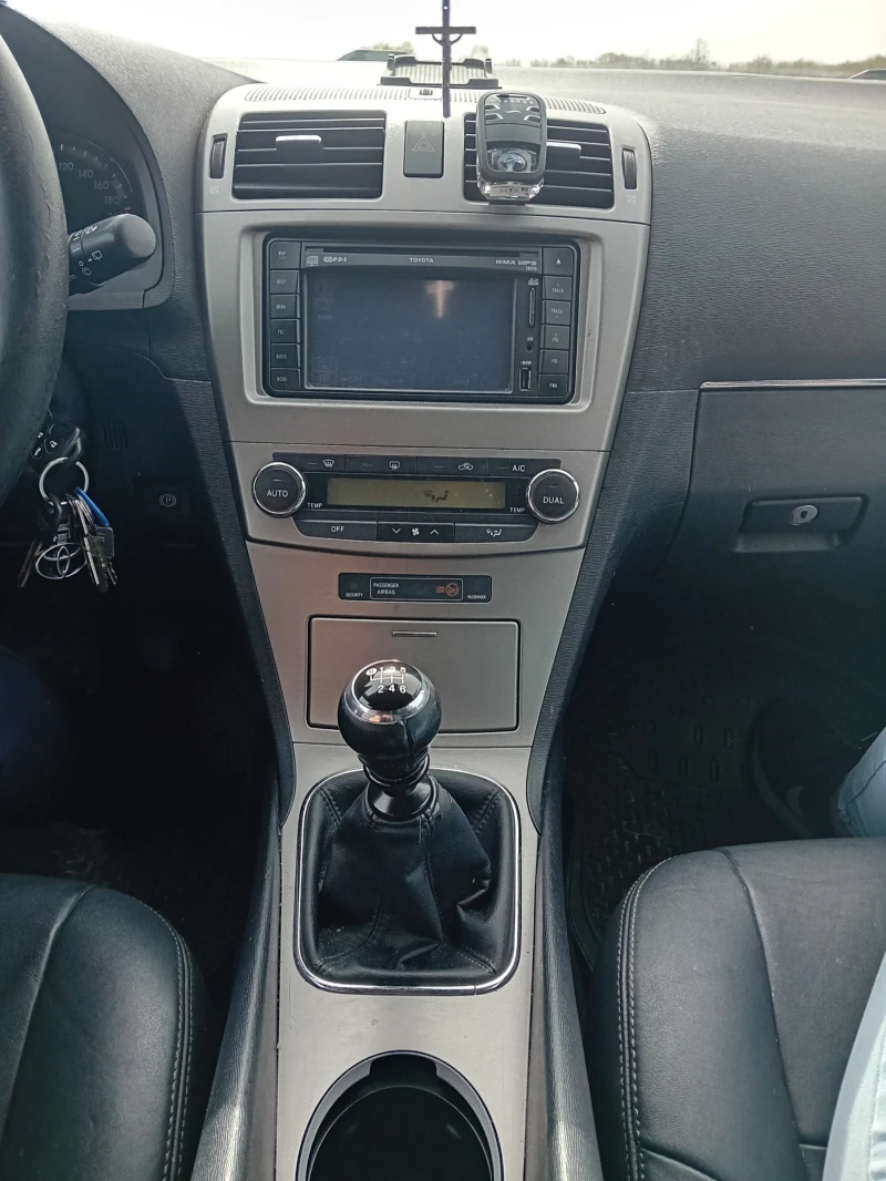 Toyota Avensis, снимка 8 - Автомобили и джипове - 52556730