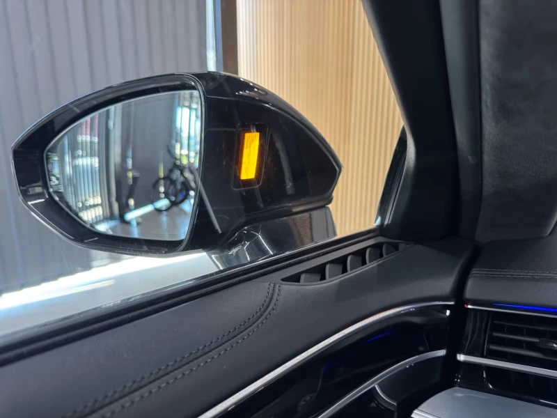 Audi S8 4.0TFS/571HP/MASSAGE/360/AIR/MEMO/HUD/LASER/700fPR, снимка 10 - Автомобили и джипове - 51596735