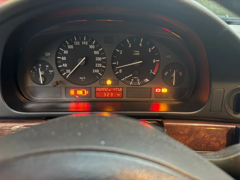 BMW 520, снимка 8 - Автомобили и джипове - 53291819