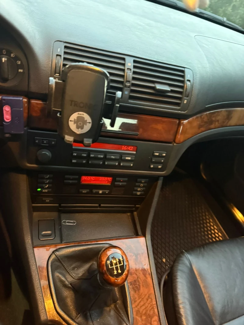 BMW 520, снимка 9 - Автомобили и джипове - 53291819