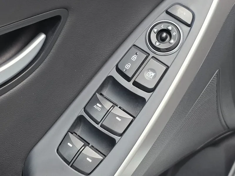 Hyundai I30 2.0 Pyl, снимка 12 - Автомобили и джипове - 56303966