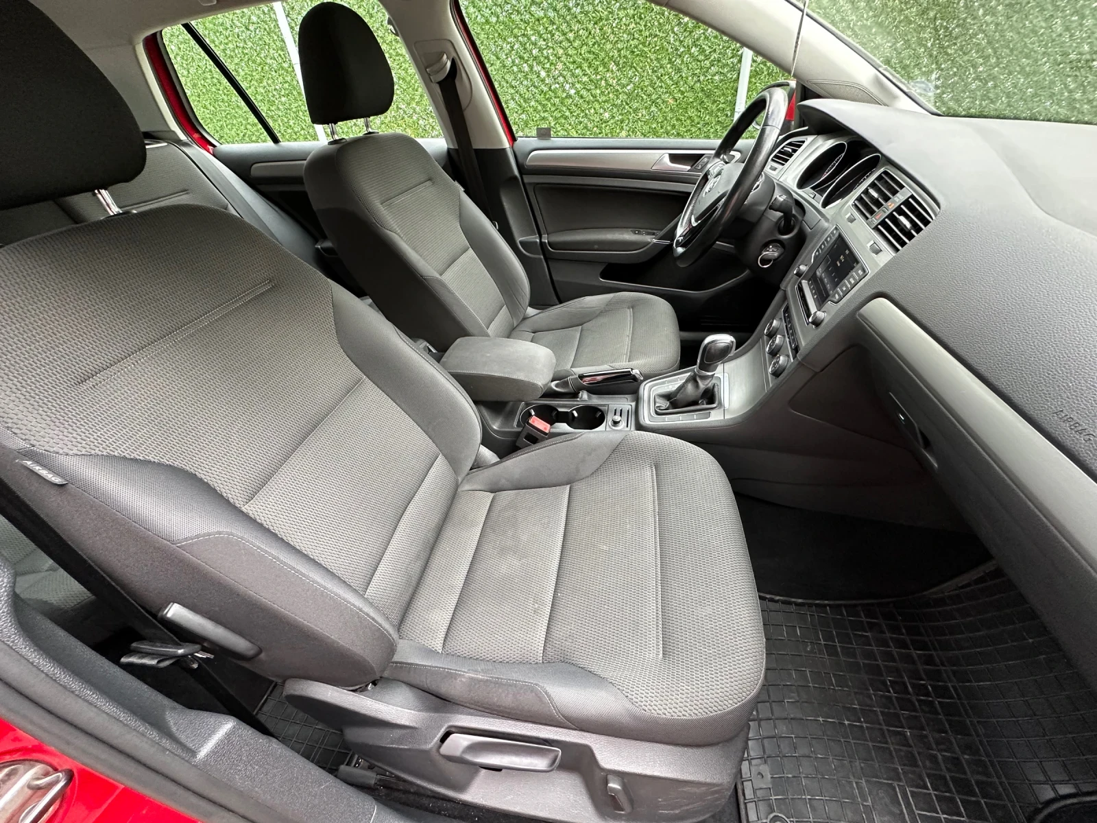 VW Golf 1.8i-Турбо-160к.с Автоматик! Регистриран! - изображение 10