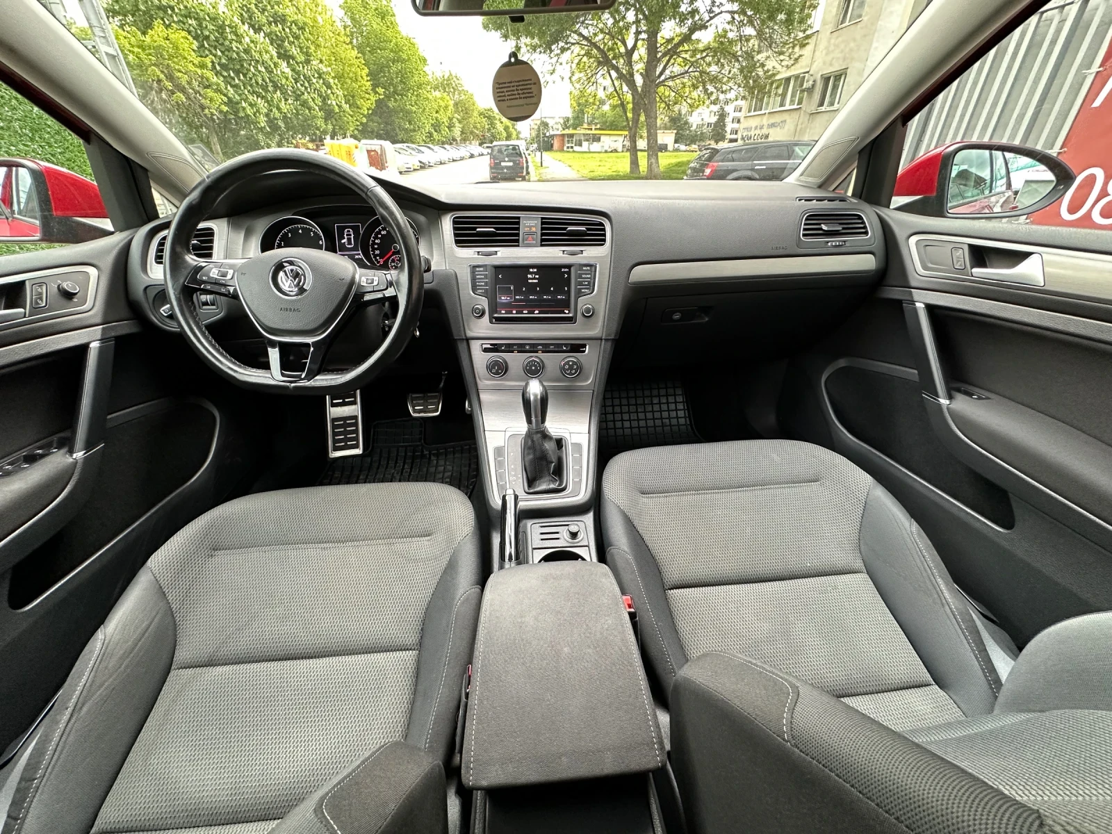 VW Golf 1.8i-Турбо-160к.с Автоматик! Регистриран! - изображение 7