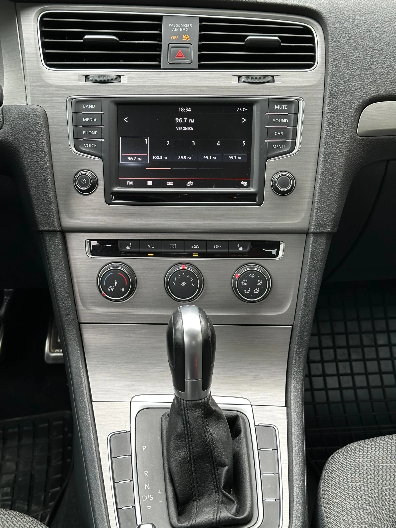 VW Golf 1.8i-Турбо-160к.с Автоматик! Регистриран! - изображение 8