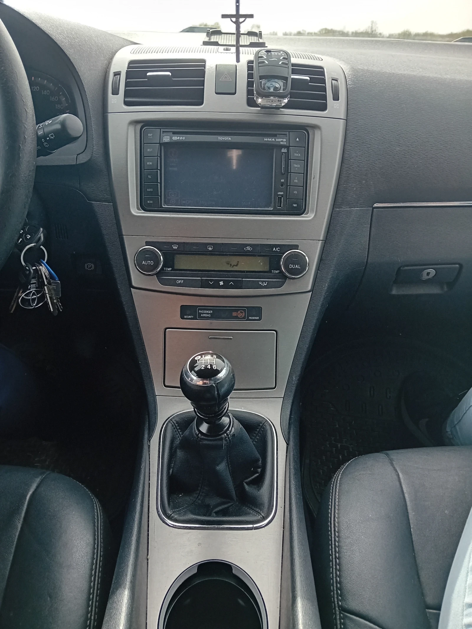 Toyota Avensis  - изображение 8