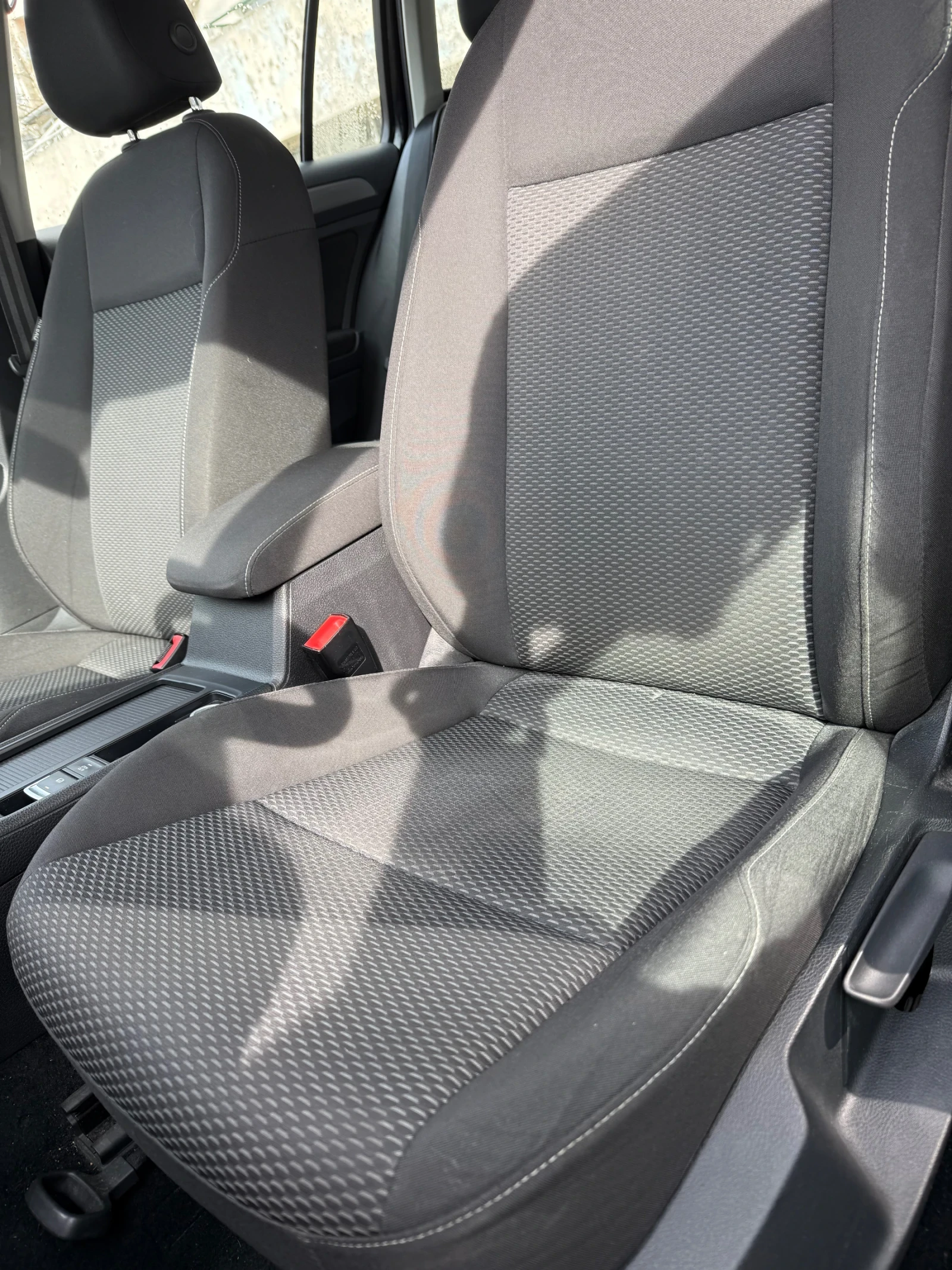 VW Golf 7 facelift 1.6TDI, снимка 9 - Автомобили и джипове - 53861846