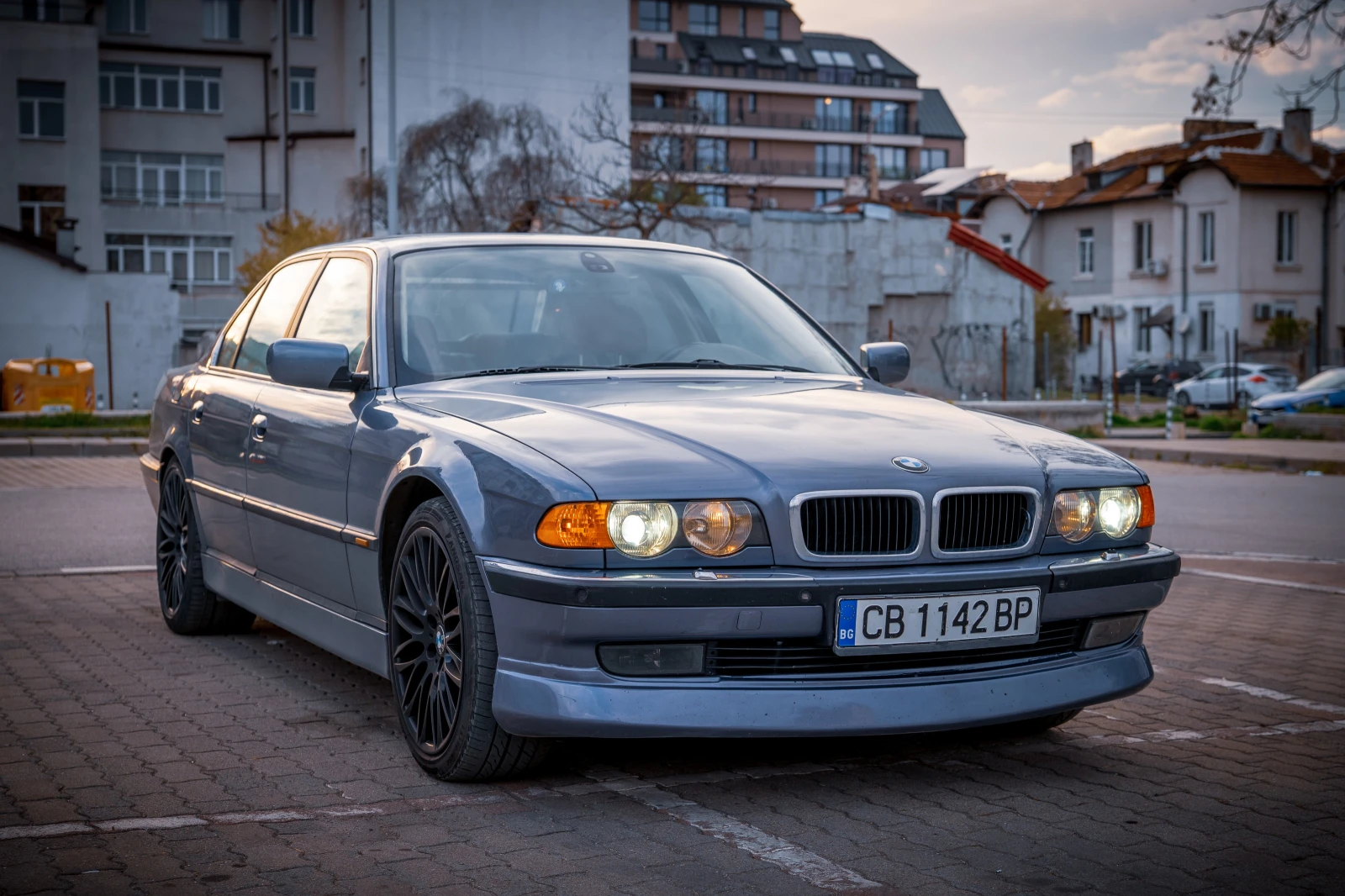 BMW 735 Individual Face, снимка 2 - Автомобили и джипове - 54175011