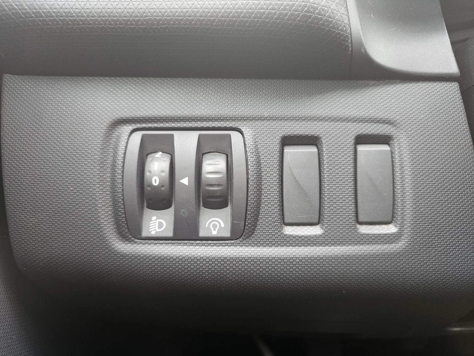 Renault Clio 1.2 TCe 75 hp (� N1 �����������) | Mobile.bg � ����������� 11