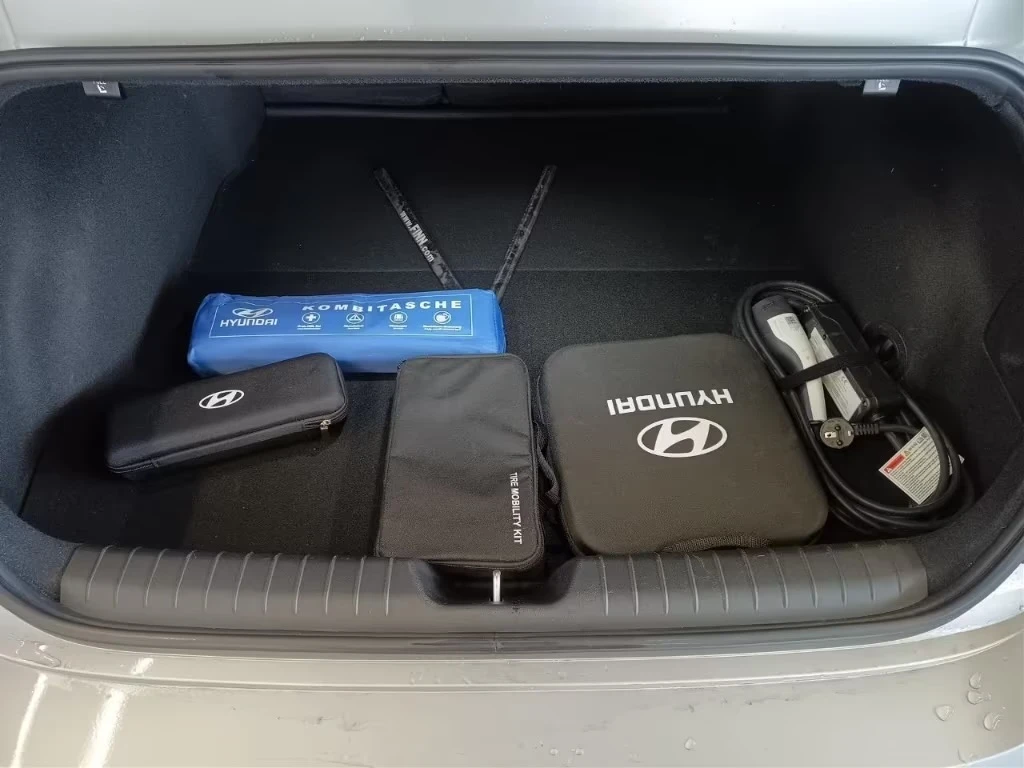 Hyundai Ioniq 6 77kWh AWD UNIQ 360* Matrix DISTR HUD Winter Pack+ , снимка 11 - Автомобили и джипове - 55090391