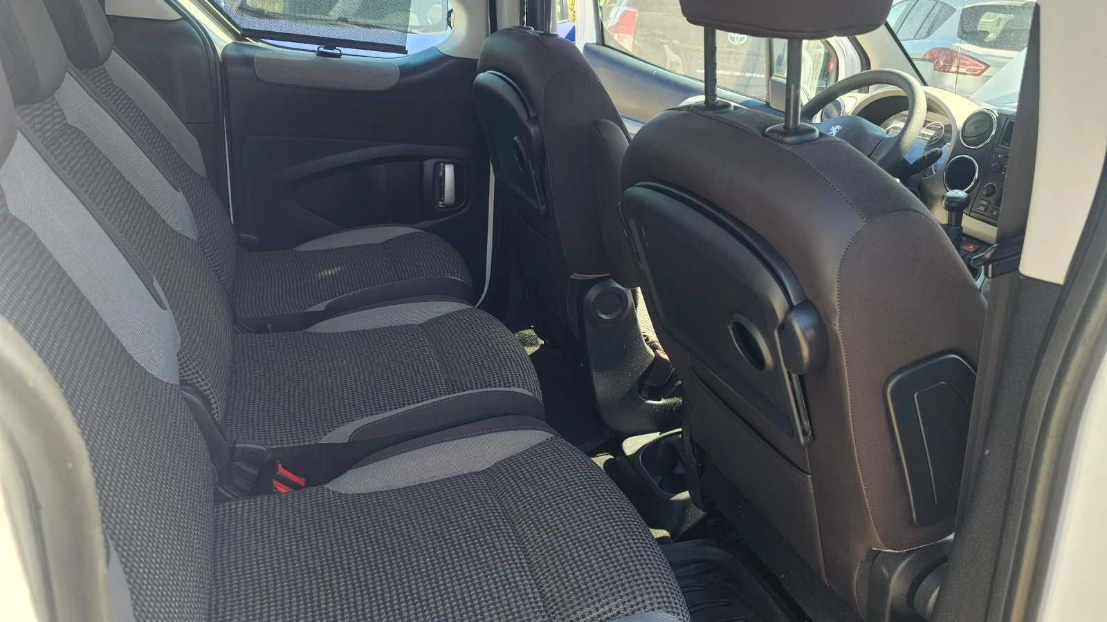 Peugeot Partner 1.6HDI 7 MESTA, снимка 14 - Автомобили и джипове - 55472253