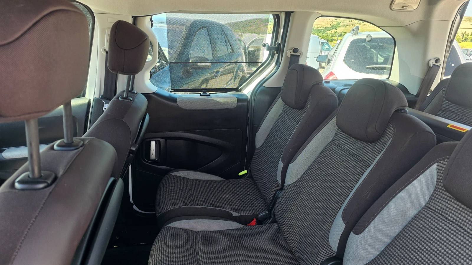 Peugeot Partner 1.6HDI 7 MESTA, снимка 11 - Автомобили и джипове - 55472253