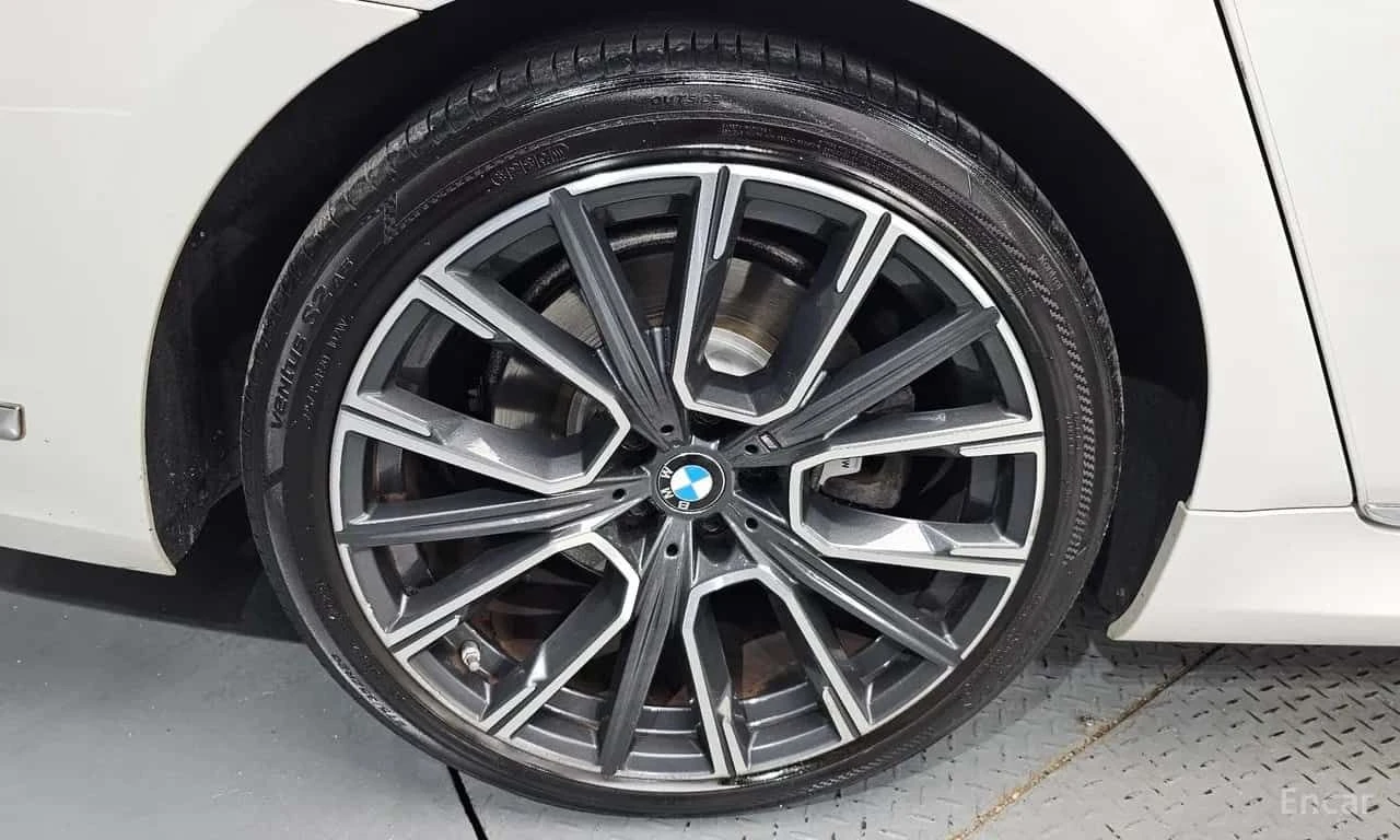 BMW 730 * 730Ld xDrive M Sport * ДИСТРОНИК * ТЕЛЕВИЗОРИ, снимка 5 - Автомобили и джипове - 55571804