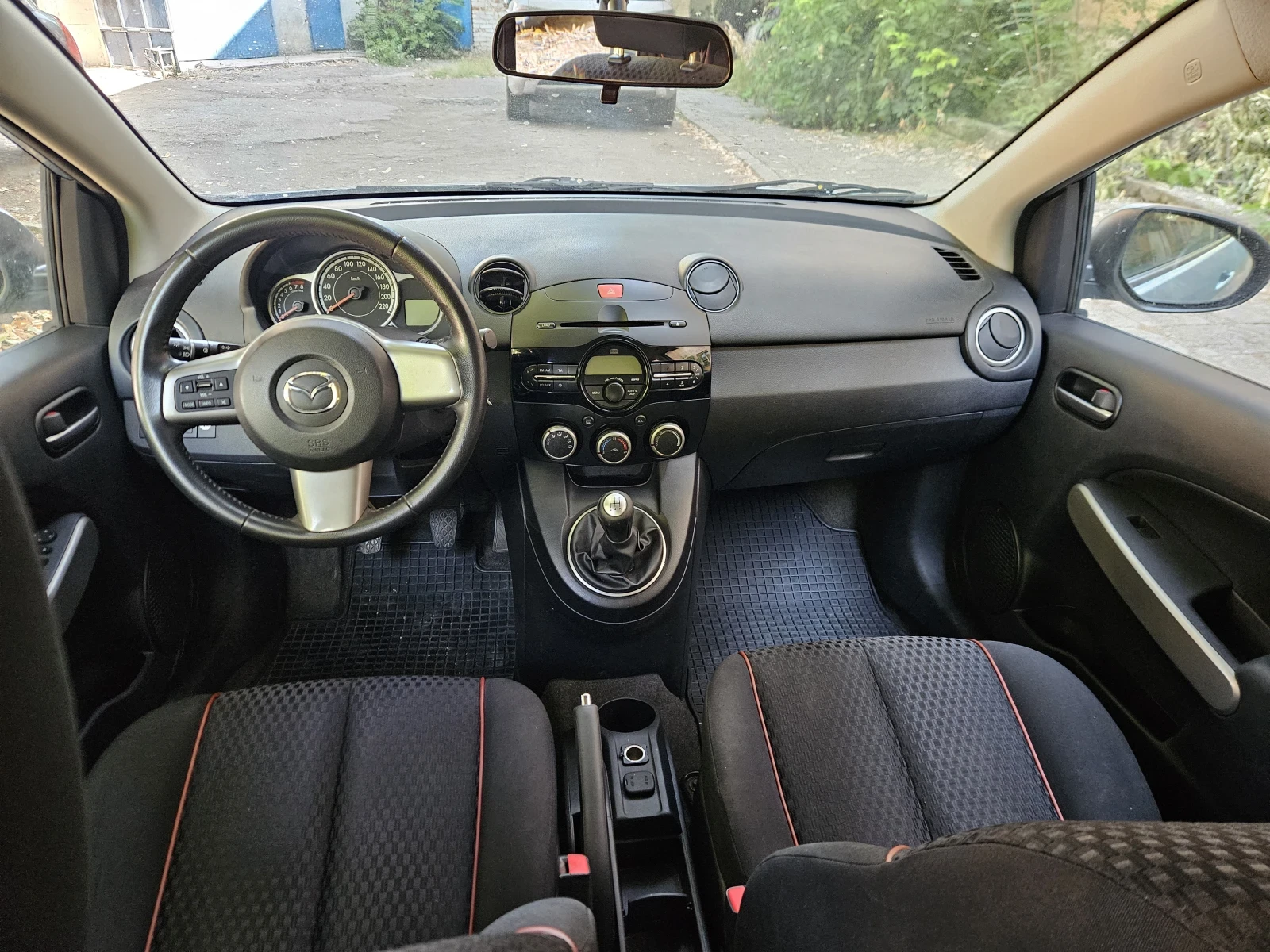 Mazda 2 1.3 i, снимка 7 - Автомобили и джипове - 55677951