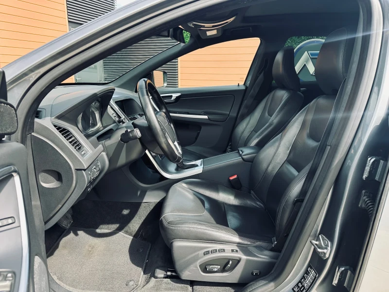 Volvo XC60 2.0 D4/Navi/Панорама/Камера, снимка 8 - Автомобили и джипове - 50180333