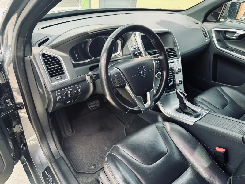 Volvo XC60 2.0 D4/Navi/Панорама/Камера, снимка 9 - Автомобили и джипове - 50180333
