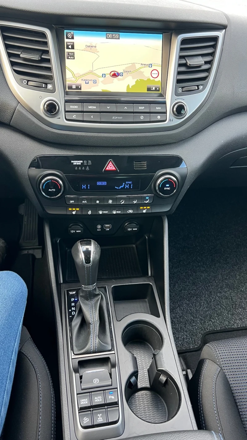 Hyundai Tucson 2.0 4х4 Евро 6 РЕАЛНИ КИЛОМЕТРИ, снимка 9 - Автомобили и джипове - 52143663