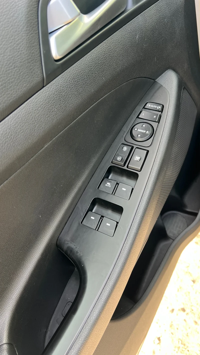 Hyundai Tucson 2.0 4х4 Евро 6 РЕАЛНИ КИЛОМЕТРИ, снимка 11 - Автомобили и джипове - 52143663