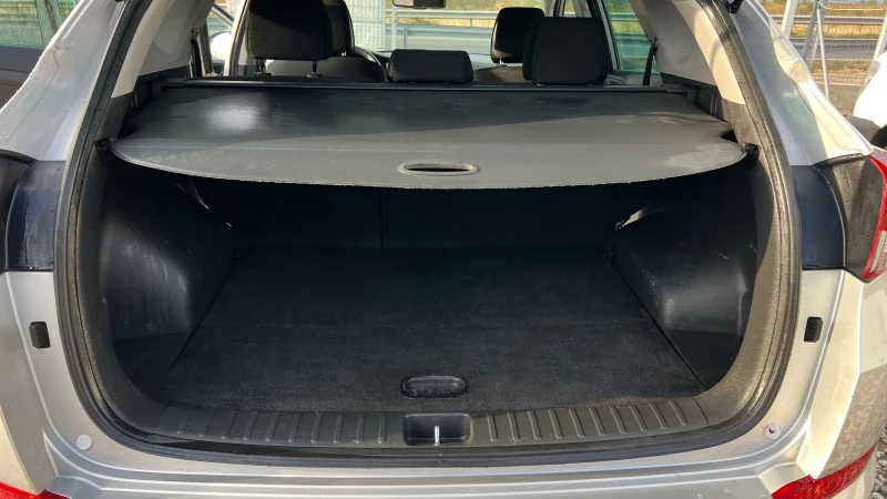 Hyundai Tucson 2.0 4х4 Евро 6 РЕАЛНИ КИЛОМЕТРИ, снимка 14 - Автомобили и джипове - 52143663