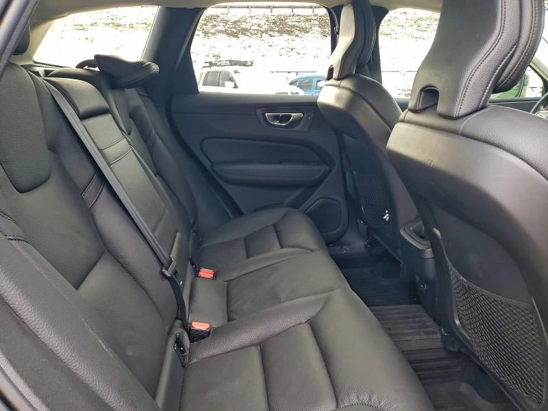 Volvo XC60 2.0L 4 Front-wheel Drive, снимка 3 - Автомобили и джипове - 52857609