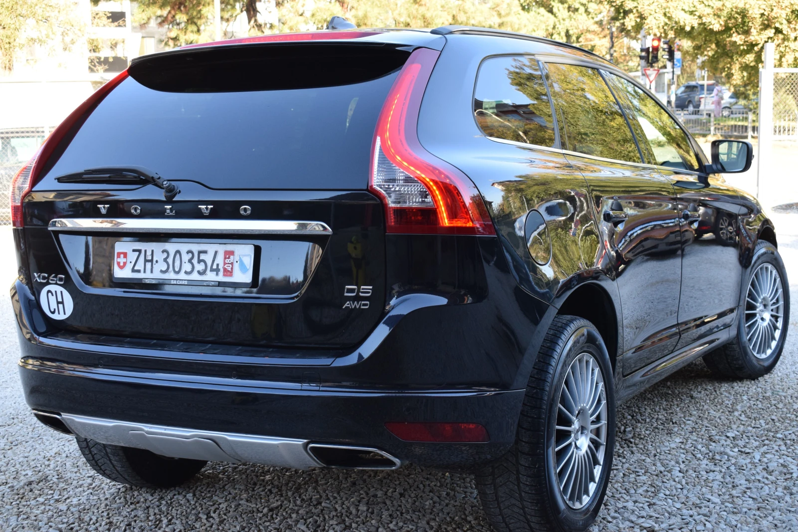 Volvo XC60 2.4ШВЕЙЦАРИЯ/D5/215к.с./LUX/КОЖА/НАВИ/DVD/КСЕНОН - изображение 4