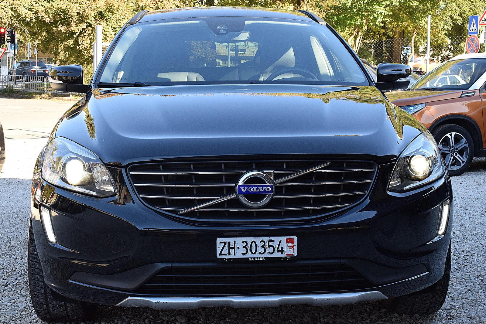 Volvo XC60 2.4ШВЕЙЦАРИЯ/D5/215к.с./LUX/КОЖА/НАВИ/DVD/КСЕНОН - изображение 2