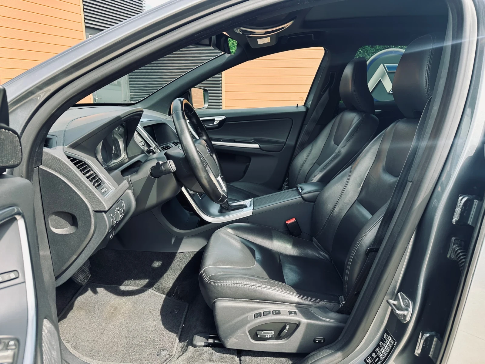 Volvo XC60 2.0 D4/Navi/Панорама/Камера - изображение 8